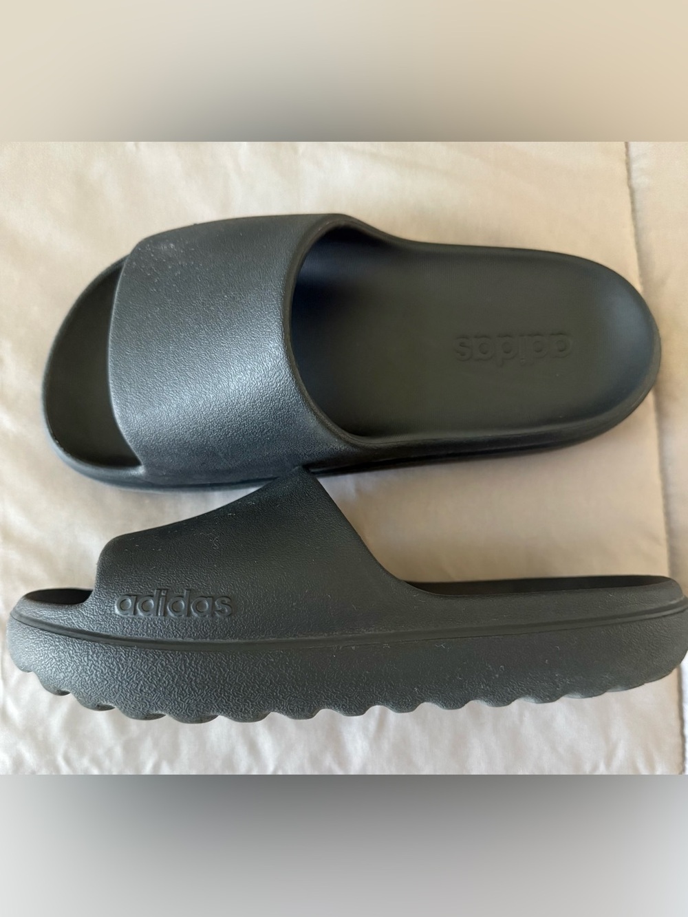 Kids size 4 Adidas Slides